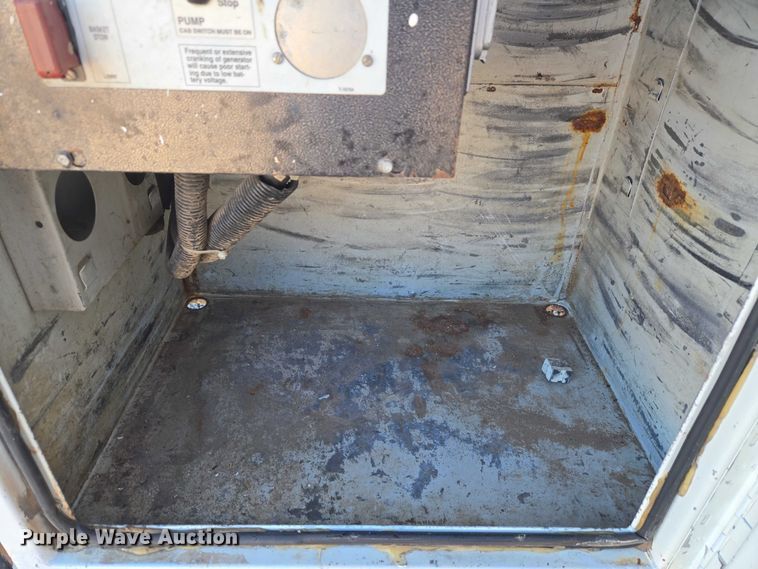 image for item ET1266 1997 Ford F350 bucket truck