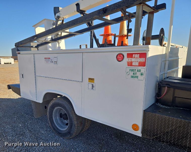 image for item ET1266 1997 Ford F350 bucket truck