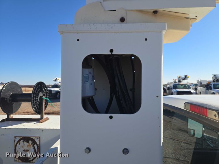 image for item ET1266 1997 Ford F350 bucket truck