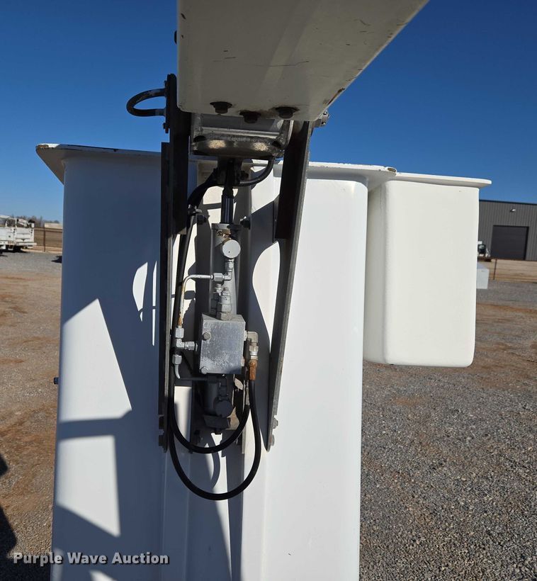 image for item ET1266 1997 Ford F350 bucket truck