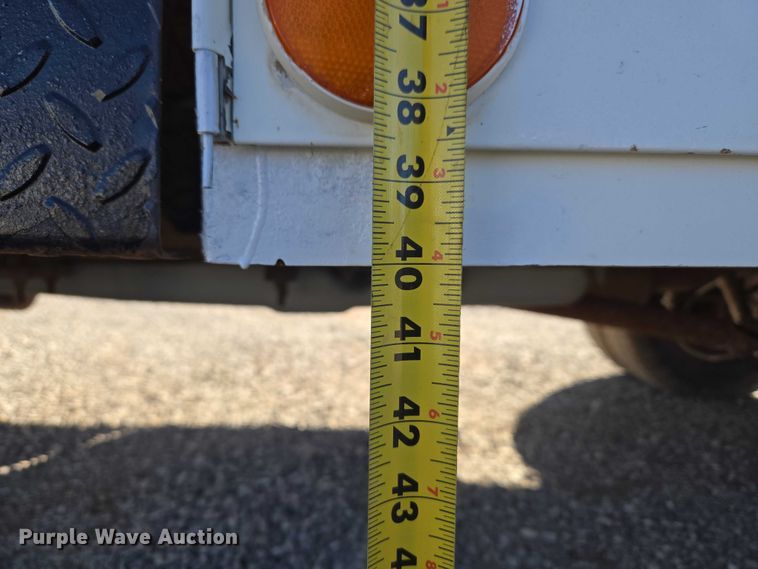 image for item ET1266 1997 Ford F350 bucket truck