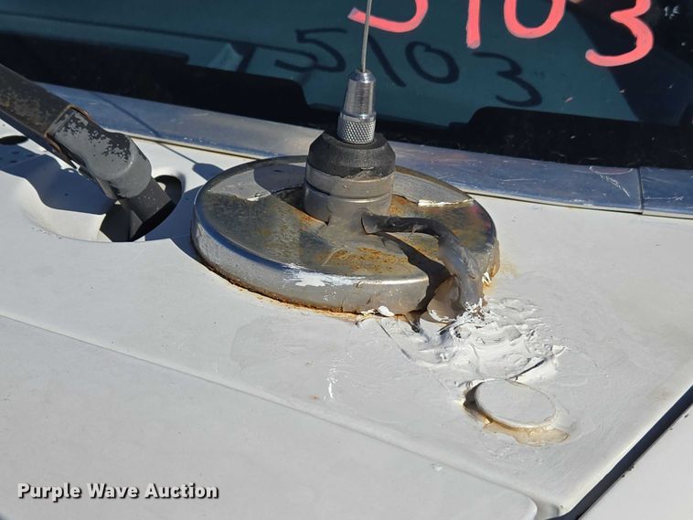 image for item ET1266 1997 Ford F350 bucket truck