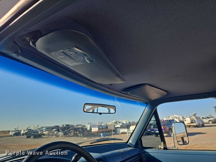 image for item ET1266 1997 Ford F350 bucket truck