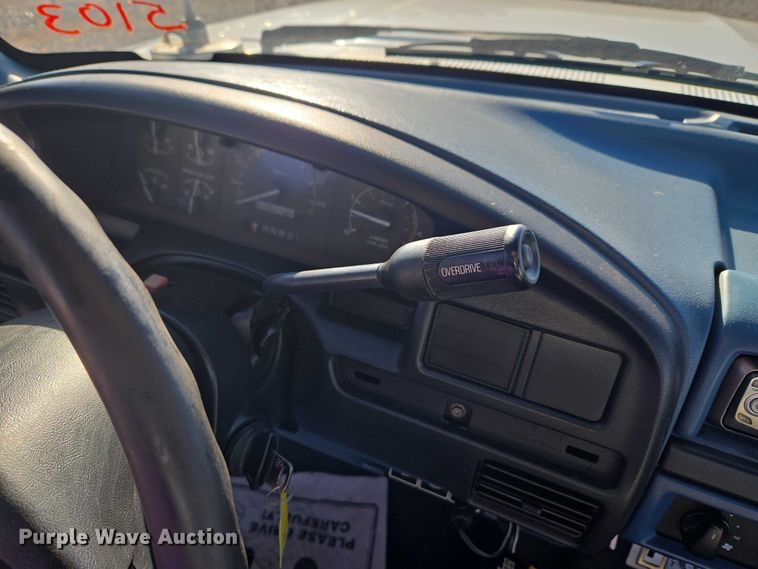 image for item ET1266 1997 Ford F350 bucket truck