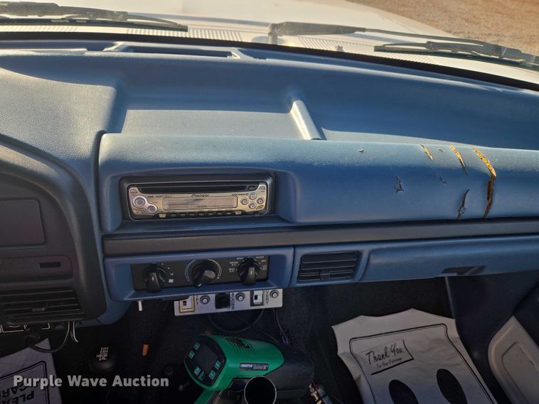 image for item ET1266 1997 Ford F350 bucket truck