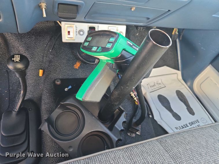 image for item ET1266 1997 Ford F350 bucket truck