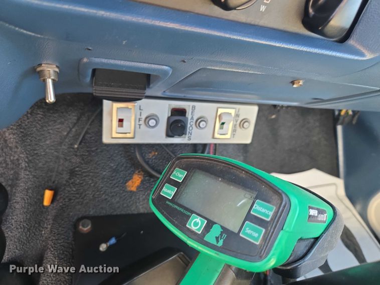 image for item ET1266 1997 Ford F350 bucket truck