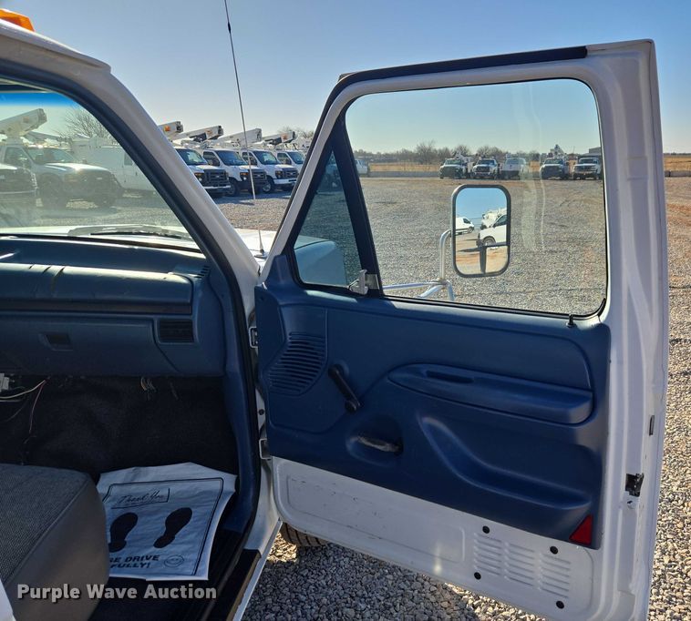 image for item ET1266 1997 Ford F350 bucket truck