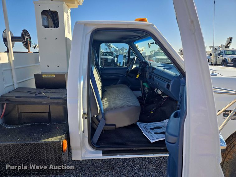image for item ET1266 1997 Ford F350 bucket truck