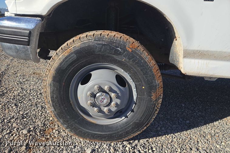 image for item ET1266 1997 Ford F350 bucket truck