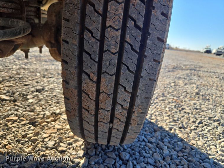 image for item ET1266 1997 Ford F350 bucket truck