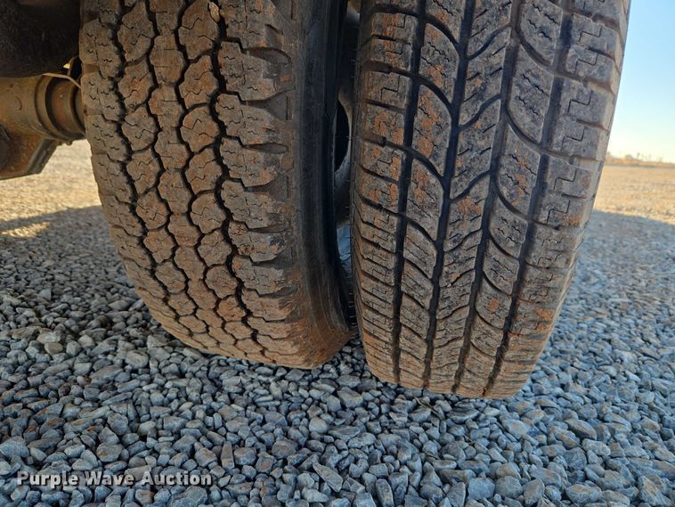 image for item ET1266 1997 Ford F350 bucket truck