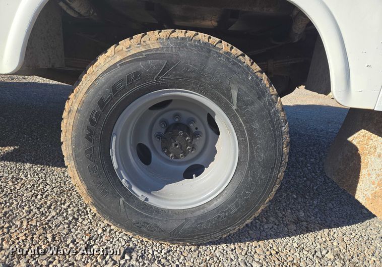 image for item ET1266 1997 Ford F350 bucket truck