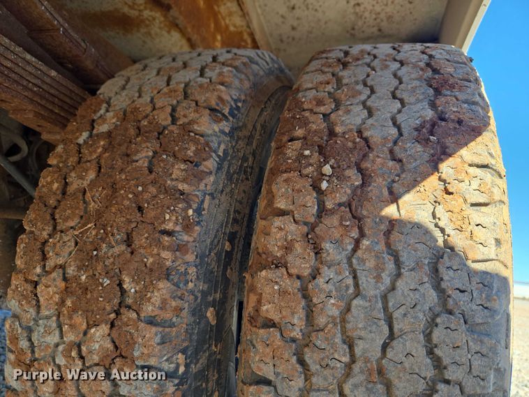 image for item ET1266 1997 Ford F350 bucket truck