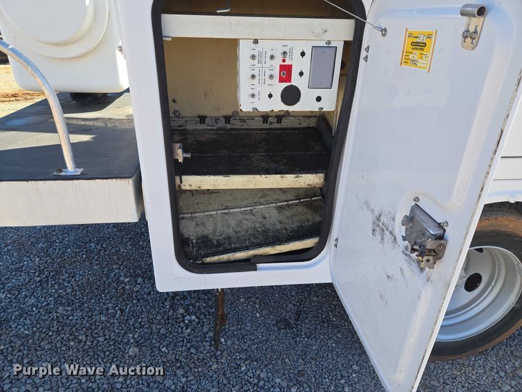 image for item ET1267 2008 Ford F450 bucket truck