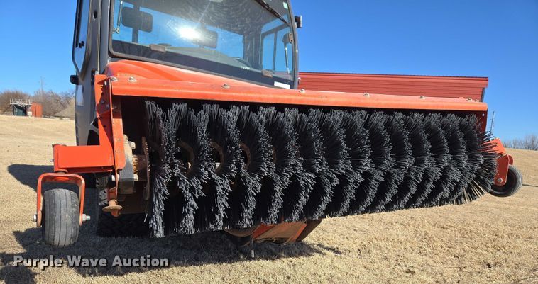 image for item ET1271 2015 Kubota RTV100 utility vehicle