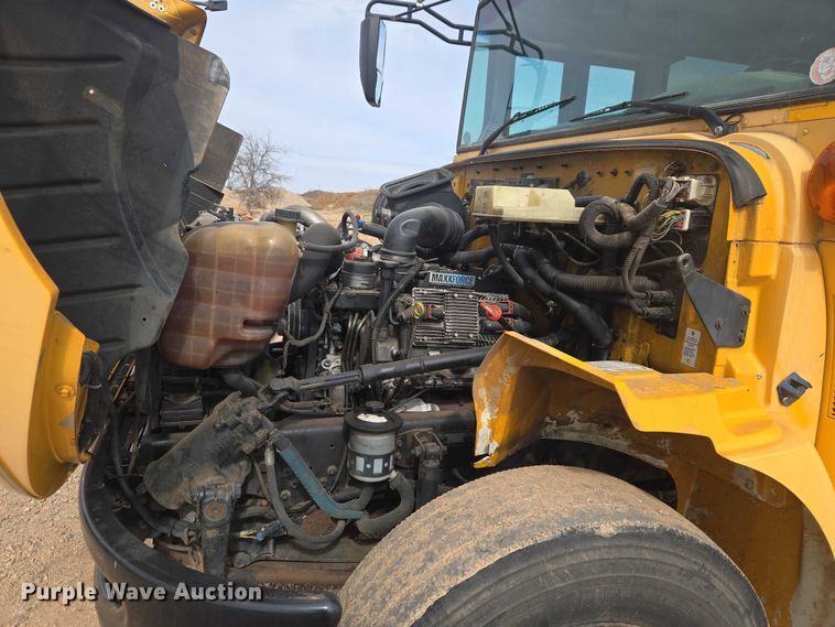 image for item ET1276 2010 IC Bus PB105 school bus