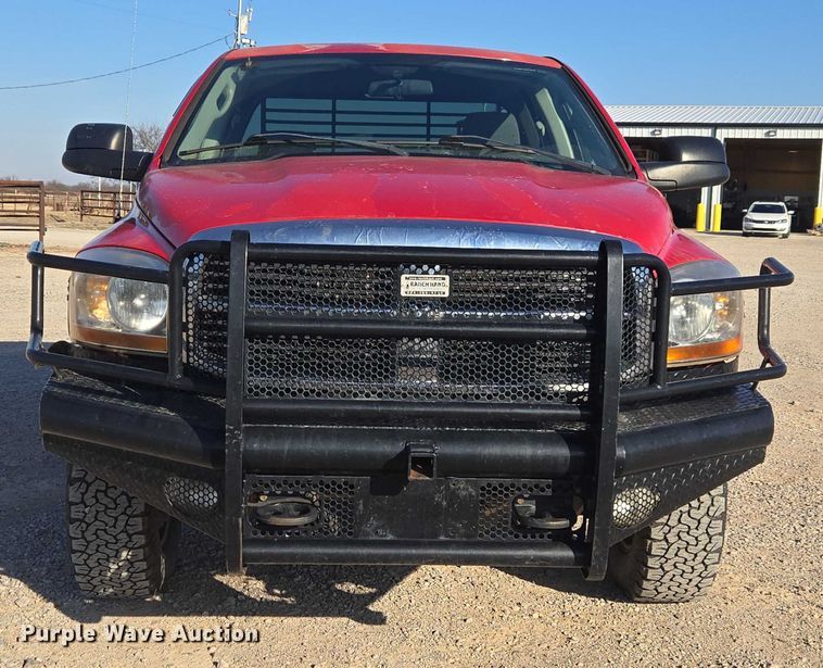 image for item ET1284 2006 Dodge Ram 3500 Ext. Cab flatbed pickup truck
