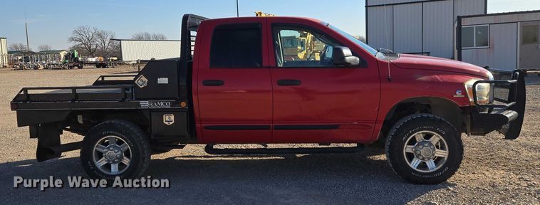 image for item ET1284 2006 Dodge Ram 3500 Ext. Cab flatbed pickup truck