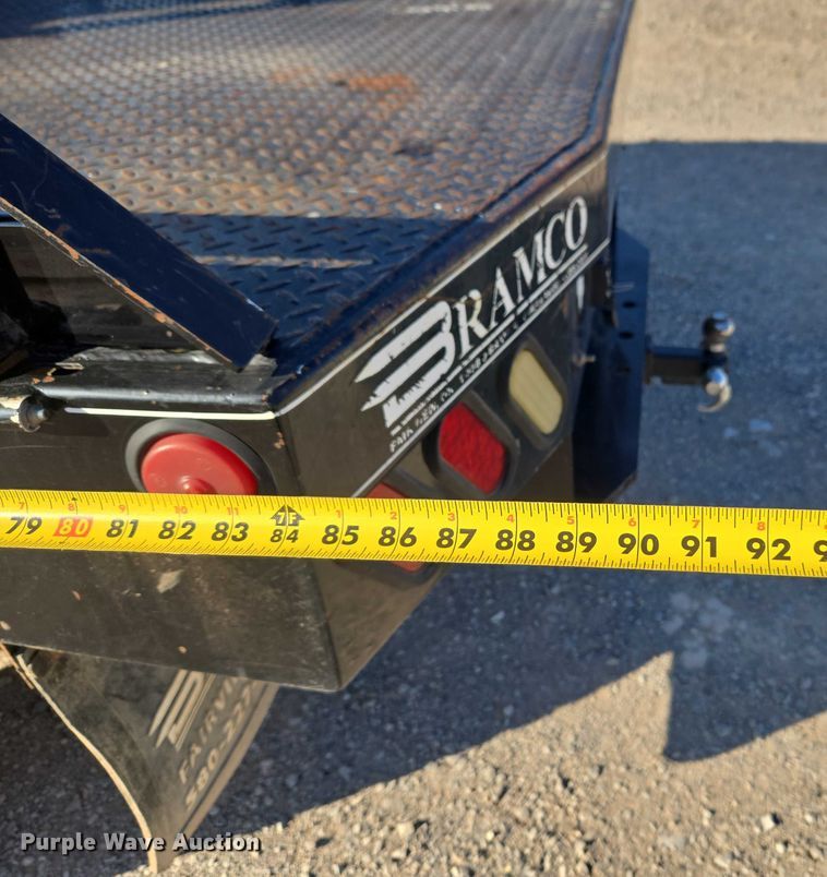 image for item ET1284 2006 Dodge Ram 3500 Ext. Cab flatbed pickup truck