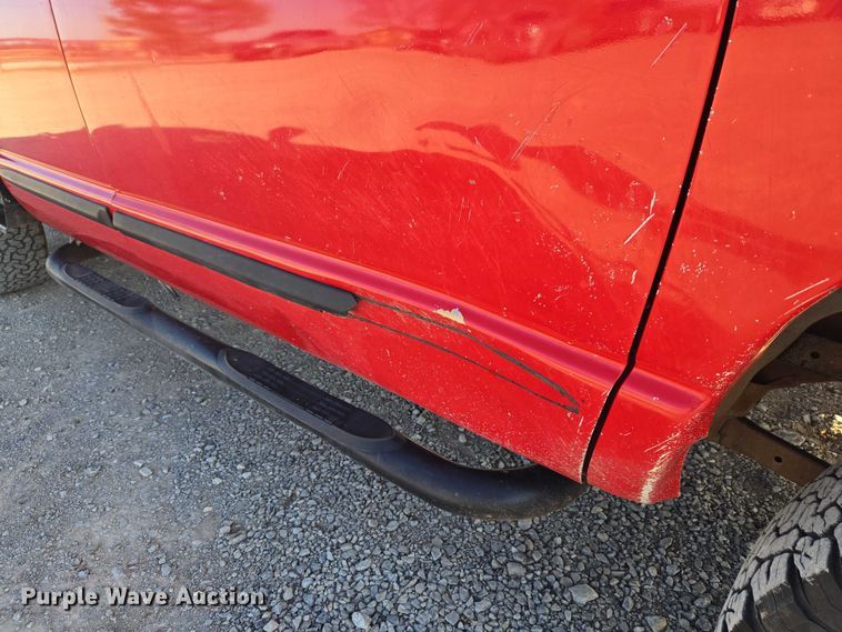 image for item ET1284 2006 Dodge Ram 3500 Ext. Cab flatbed pickup truck