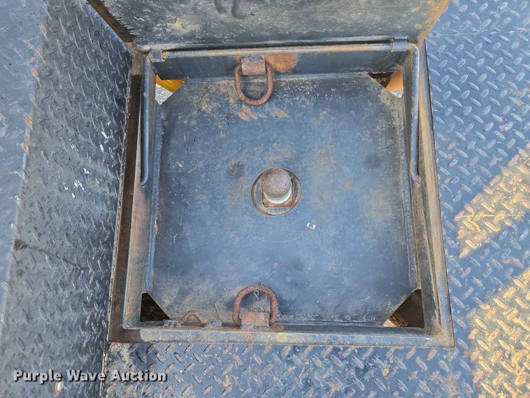 image for item ET1284 2006 Dodge Ram 3500 Ext. Cab flatbed pickup truck