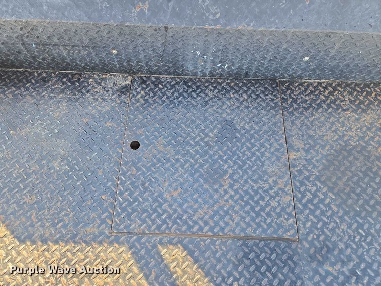 image for item ET1284 2006 Dodge Ram 3500 Ext. Cab flatbed pickup truck