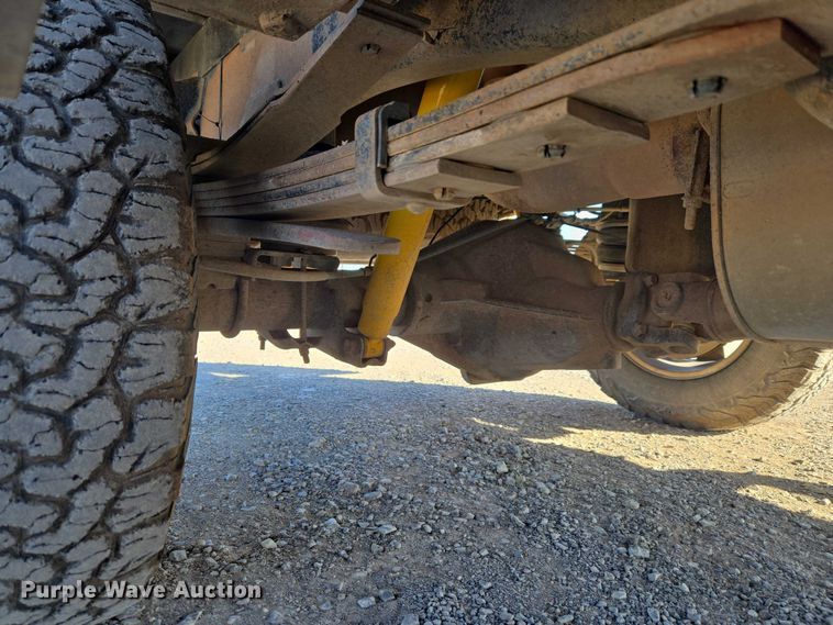 image for item ET1284 2006 Dodge Ram 3500 Ext. Cab flatbed pickup truck