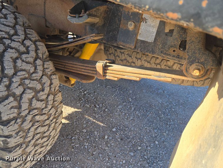 image for item ET1284 2006 Dodge Ram 3500 Ext. Cab flatbed pickup truck