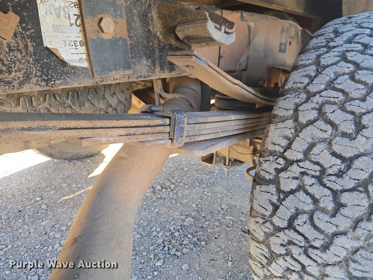 image for item ET1284 2006 Dodge Ram 3500 Ext. Cab flatbed pickup truck