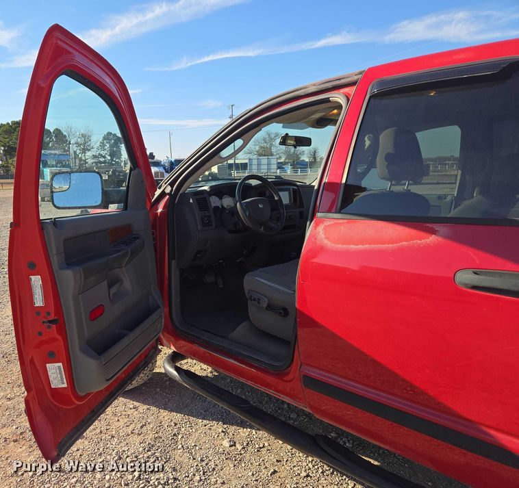 image for item ET1284 2006 Dodge Ram 3500 Ext. Cab flatbed pickup truck