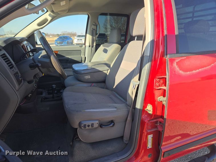 image for item ET1284 2006 Dodge Ram 3500 Ext. Cab flatbed pickup truck