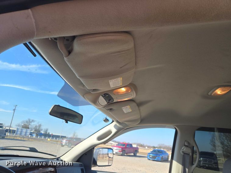 image for item ET1284 2006 Dodge Ram 3500 Ext. Cab flatbed pickup truck