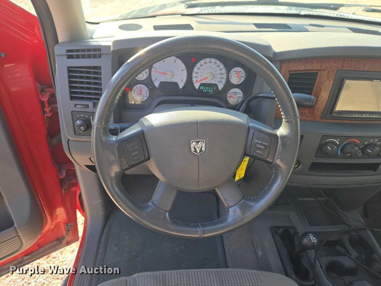 image for item ET1284 2006 Dodge Ram 3500 Ext. Cab flatbed pickup truck