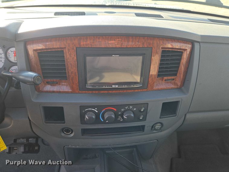 image for item ET1284 2006 Dodge Ram 3500 Ext. Cab flatbed pickup truck