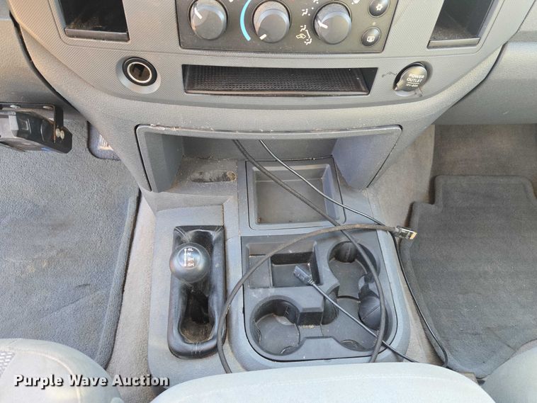 image for item ET1284 2006 Dodge Ram 3500 Ext. Cab flatbed pickup truck