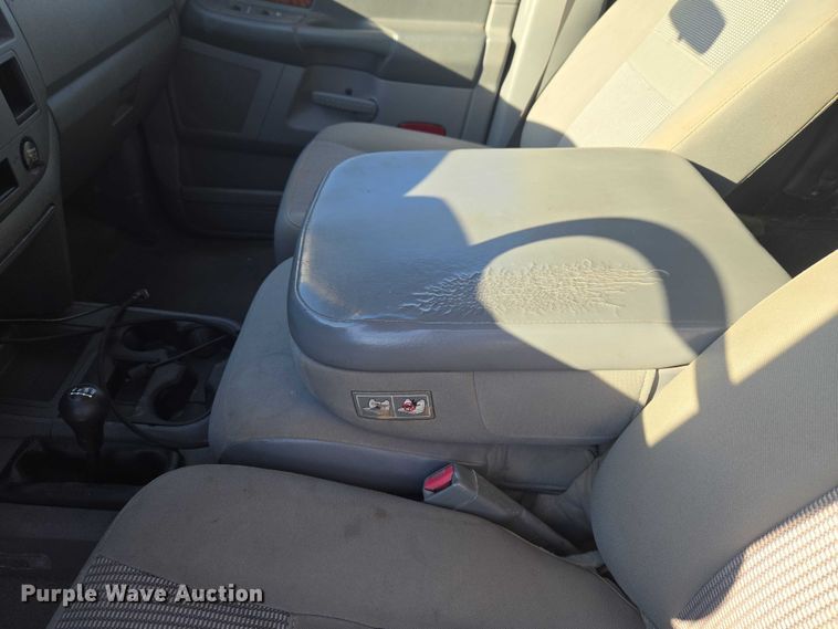 image for item ET1284 2006 Dodge Ram 3500 Ext. Cab flatbed pickup truck