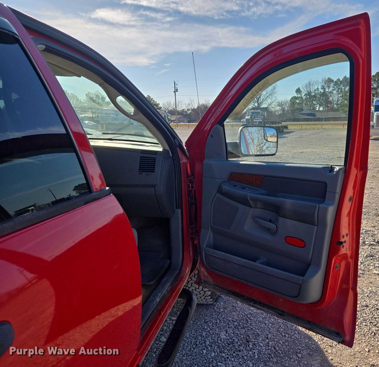 image for item ET1284 2006 Dodge Ram 3500 Ext. Cab flatbed pickup truck