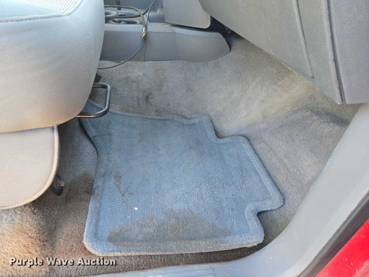 image for item ET1284 2006 Dodge Ram 3500 Ext. Cab flatbed pickup truck