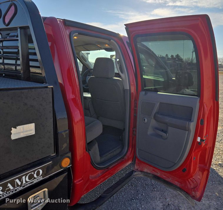 image for item ET1284 2006 Dodge Ram 3500 Ext. Cab flatbed pickup truck