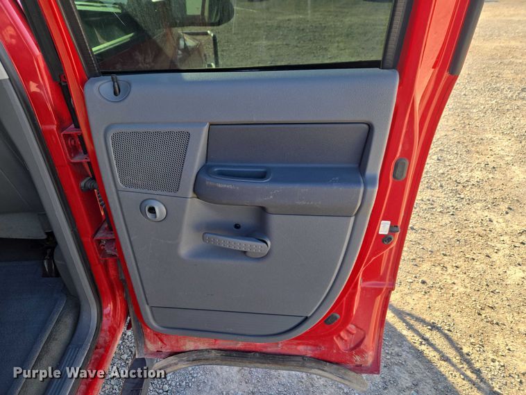 image for item ET1284 2006 Dodge Ram 3500 Ext. Cab flatbed pickup truck