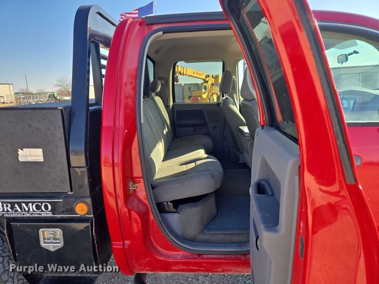 image for item ET1284 2006 Dodge Ram 3500 Ext. Cab flatbed pickup truck