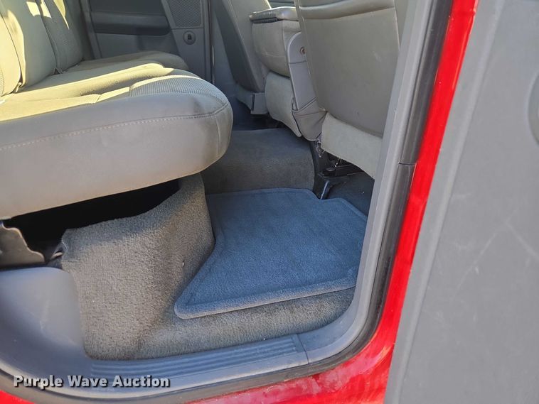 image for item ET1284 2006 Dodge Ram 3500 Ext. Cab flatbed pickup truck