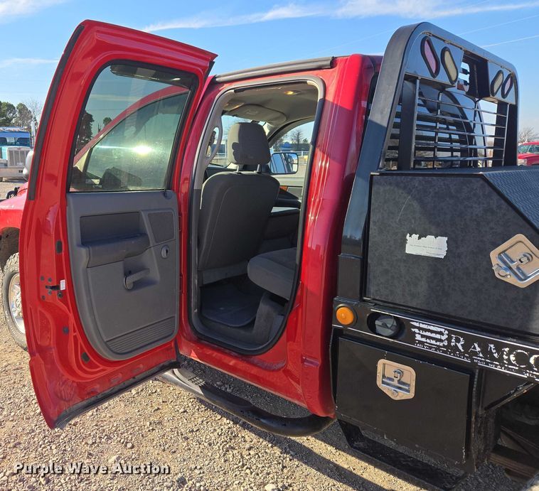 image for item ET1284 2006 Dodge Ram 3500 Ext. Cab flatbed pickup truck
