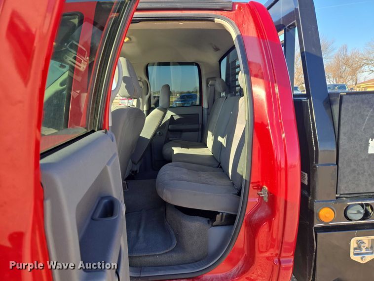 image for item ET1284 2006 Dodge Ram 3500 Ext. Cab flatbed pickup truck