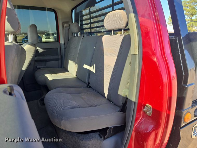 image for item ET1284 2006 Dodge Ram 3500 Ext. Cab flatbed pickup truck