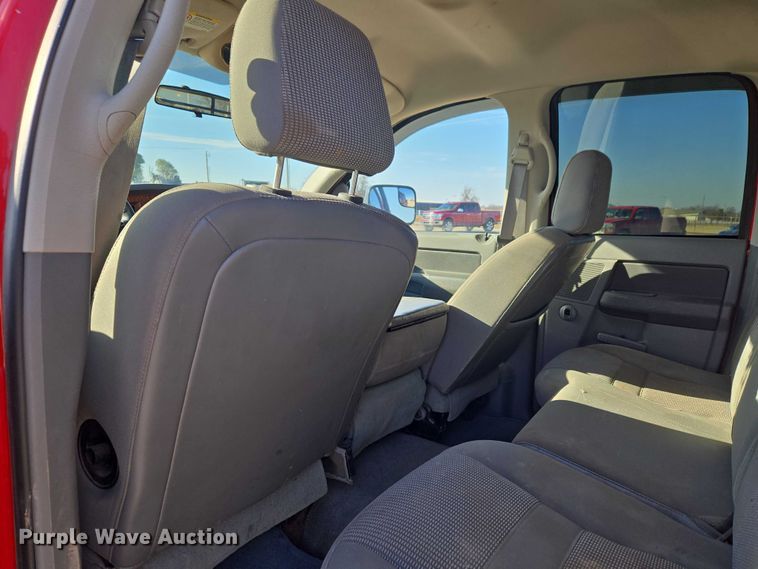 image for item ET1284 2006 Dodge Ram 3500 Ext. Cab flatbed pickup truck