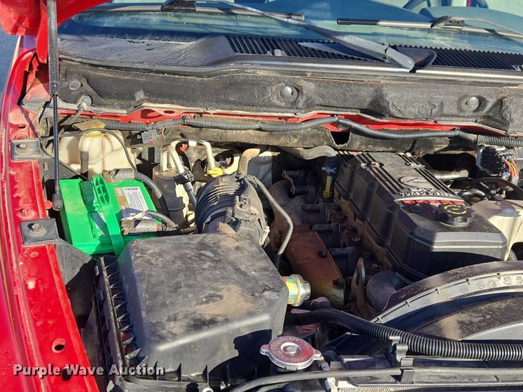 image for item ET1284 2006 Dodge Ram 3500 Ext. Cab flatbed pickup truck