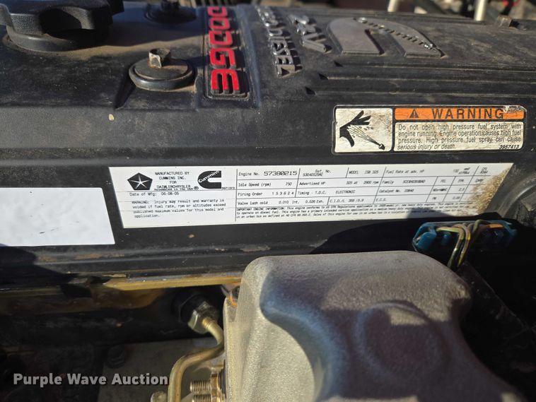 image for item ET1284 2006 Dodge Ram 3500 Ext. Cab flatbed pickup truck