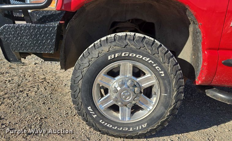 image for item ET1284 2006 Dodge Ram 3500 Ext. Cab flatbed pickup truck